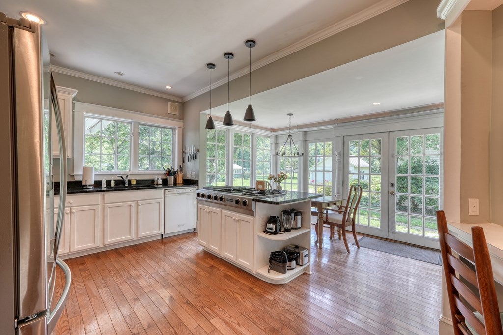 Andrews, North Carolina, 28901, United States, 5 Bedrooms Bedrooms, ,4 BathroomsBathrooms,Residential,For Sale,1912195
