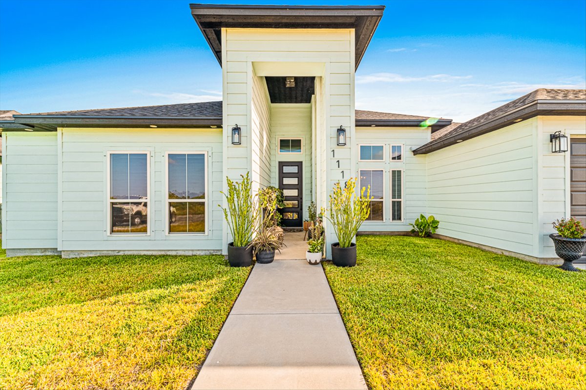Rockport, Texas, 78382, United States, 5 Bedrooms Bedrooms, ,4 BathroomsBathrooms,Residential,For Sale,1906420