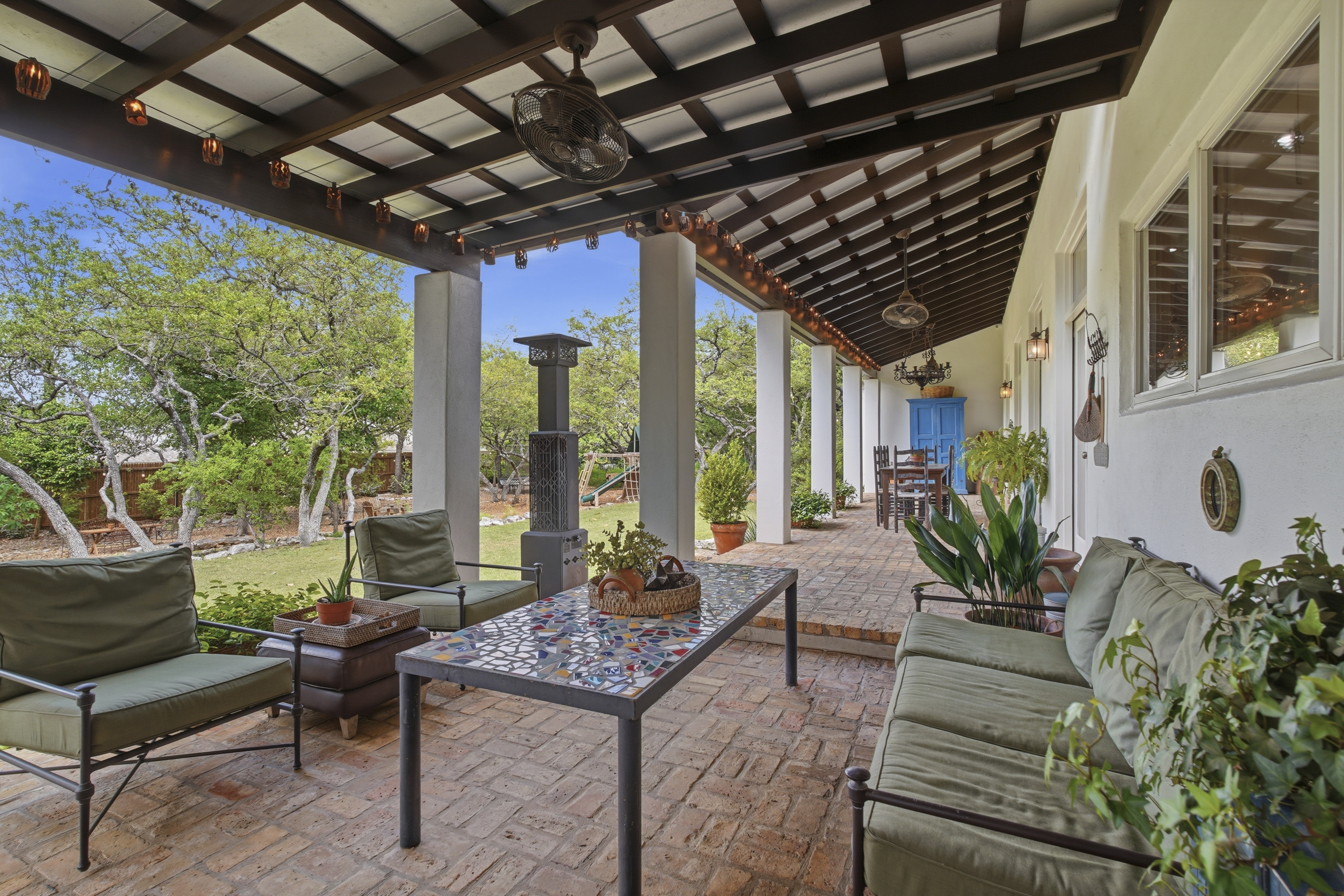  Custom-Designed Home on a 1-Acre - 物件實景