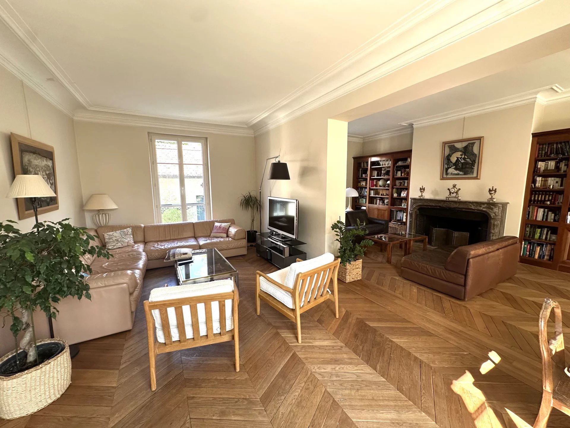 Le Vésinet, Île-de-France, 78110, FR, 6 Bedrooms Bedrooms, ,5 BathroomsBathrooms,Residential,For Sale,1994662