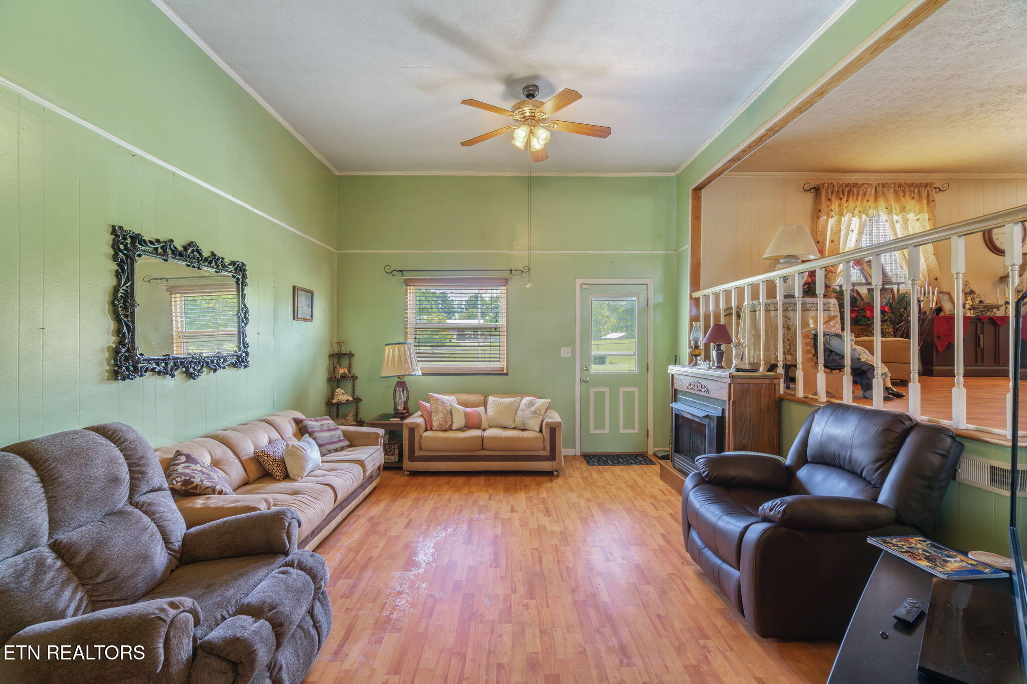 Kingston, Tennessee, 37763, United States, 3 Bedrooms Bedrooms, ,2 BathroomsBathrooms,Residential,For Sale,1891153