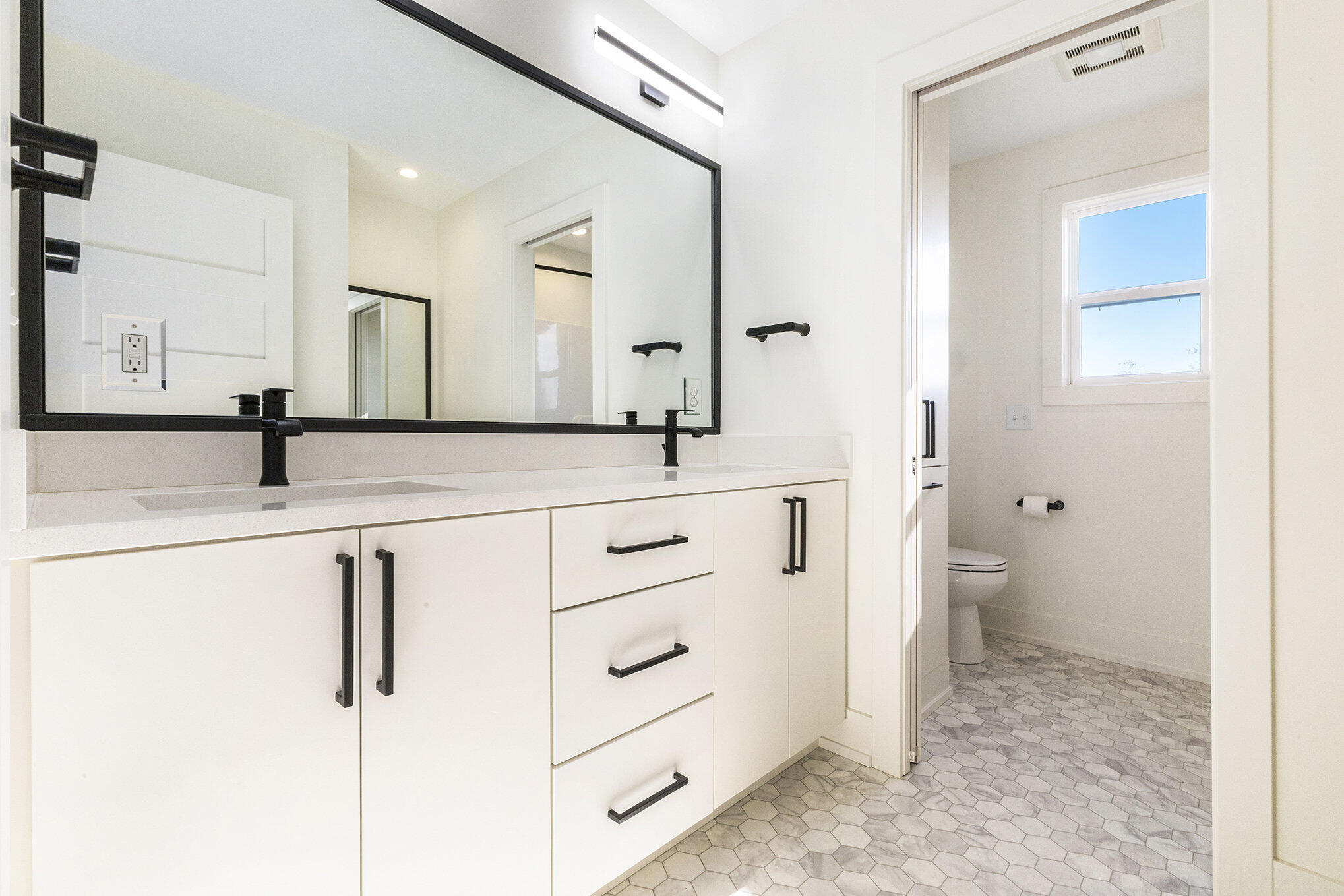 Allendale, Michigan, 49401, United States, 5 Bedrooms Bedrooms, ,4 BathroomsBathrooms,Residential,For Sale,1960697