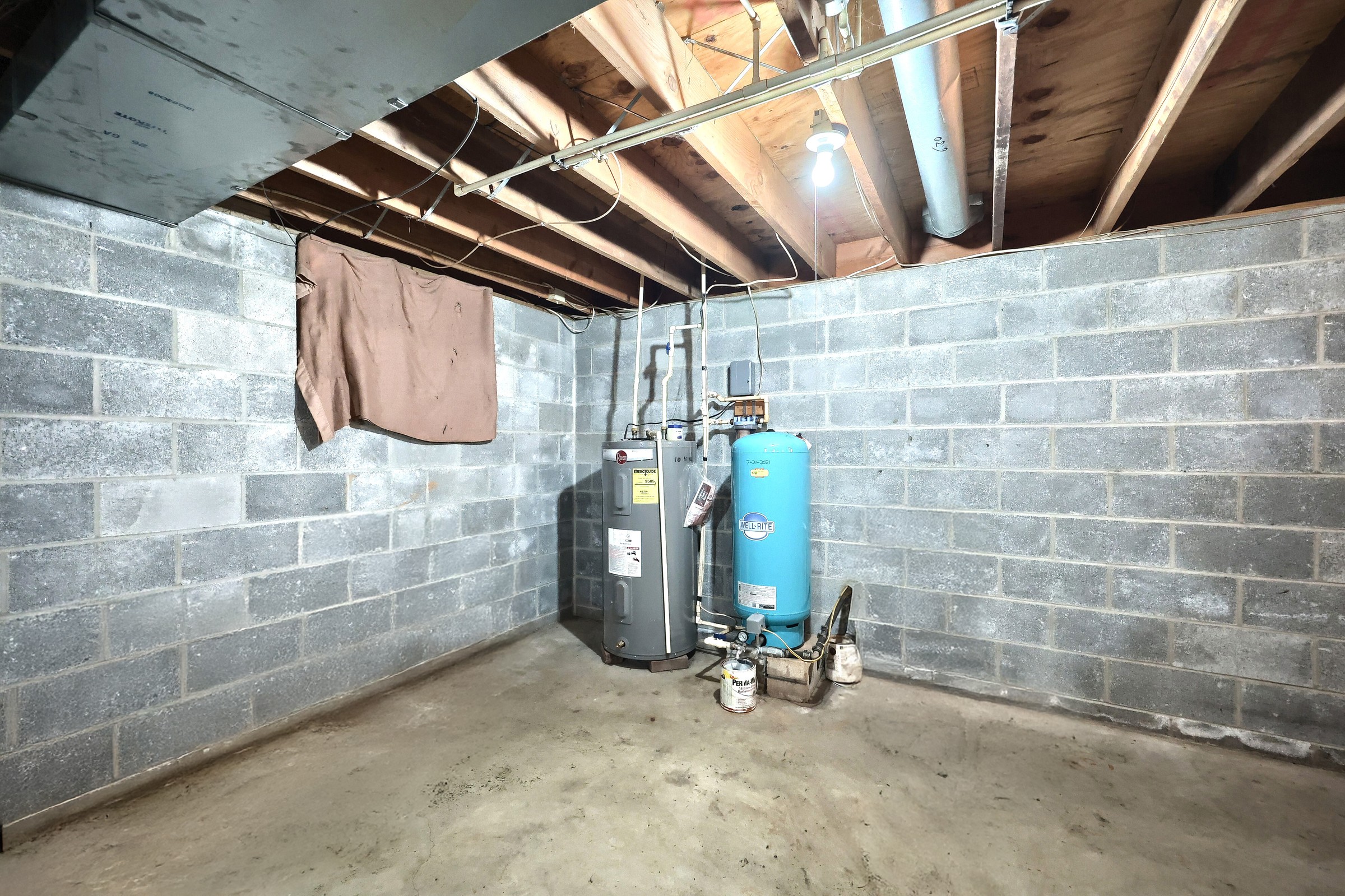 Felton, Pennsylvania, 17322, United States, 4 Bedrooms Bedrooms, ,2 BathroomsBathrooms,Residential,For Sale,1977692