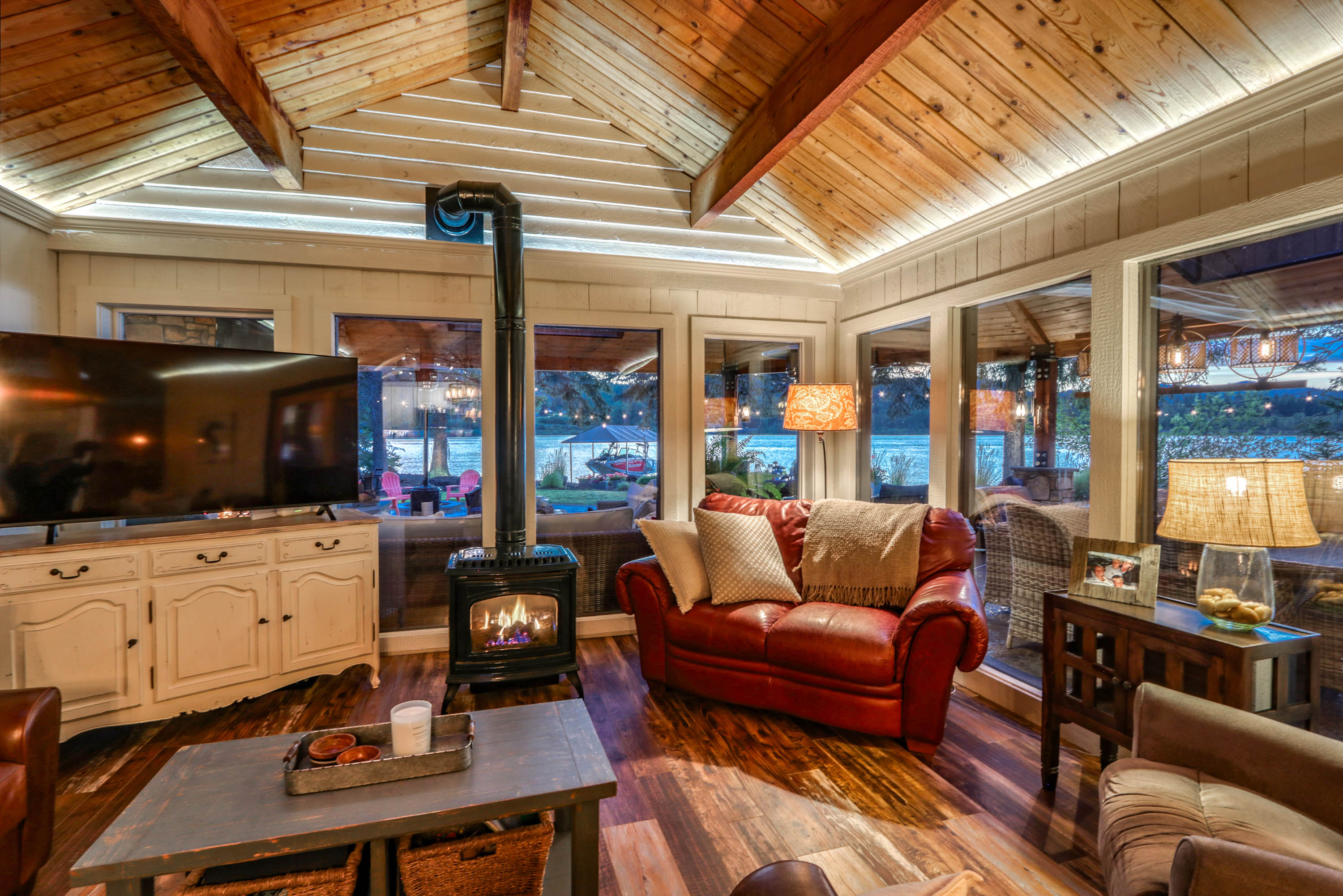 Sagle, Idaho, 83860, United States, 3 Bedrooms Bedrooms, ,3 BathroomsBathrooms,Residential,For Sale,1914269