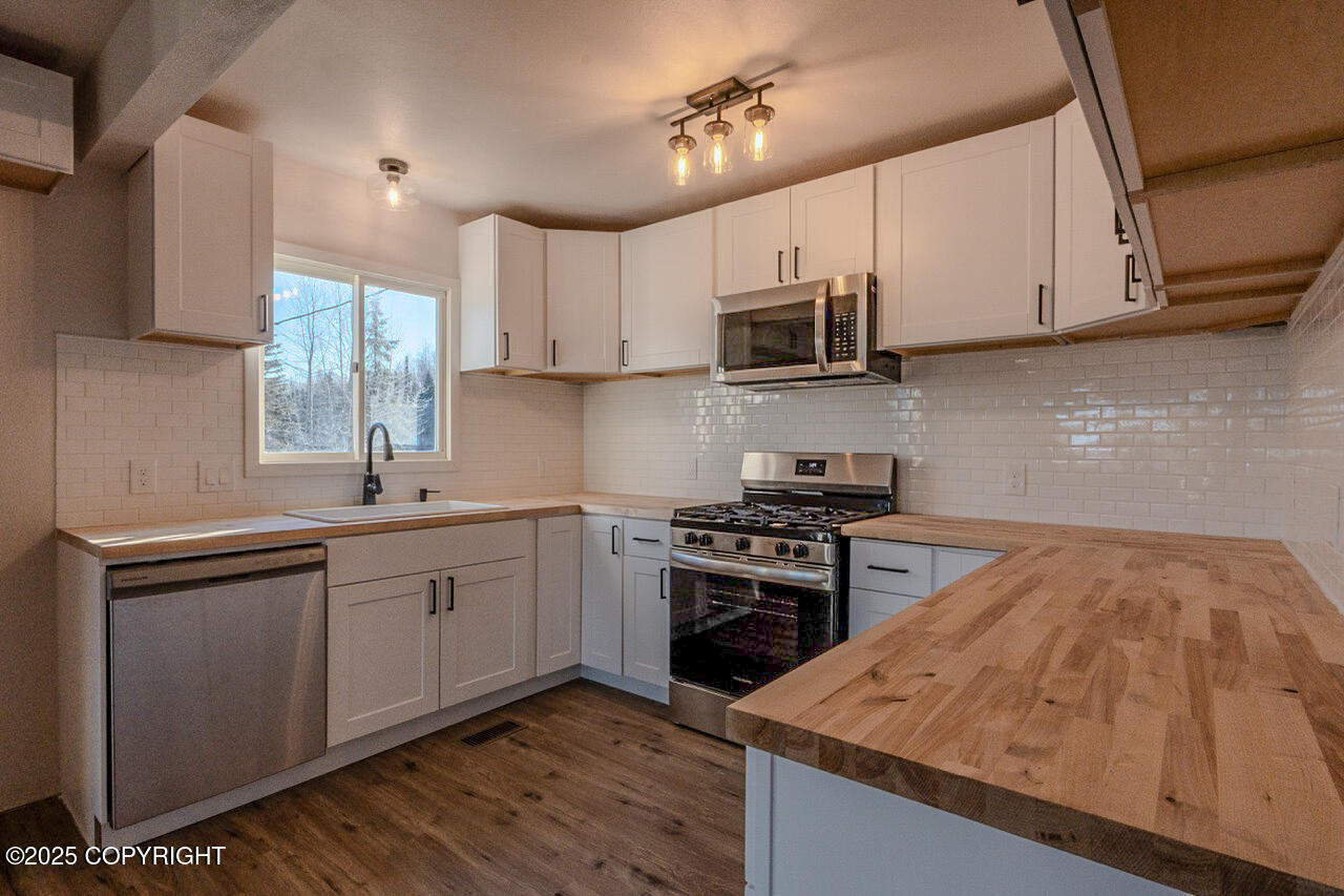 Soldotna, Alaska, 99669, United States, 4 Bedrooms Bedrooms, ,3 BathroomsBathrooms,Residential,For Sale,1974044