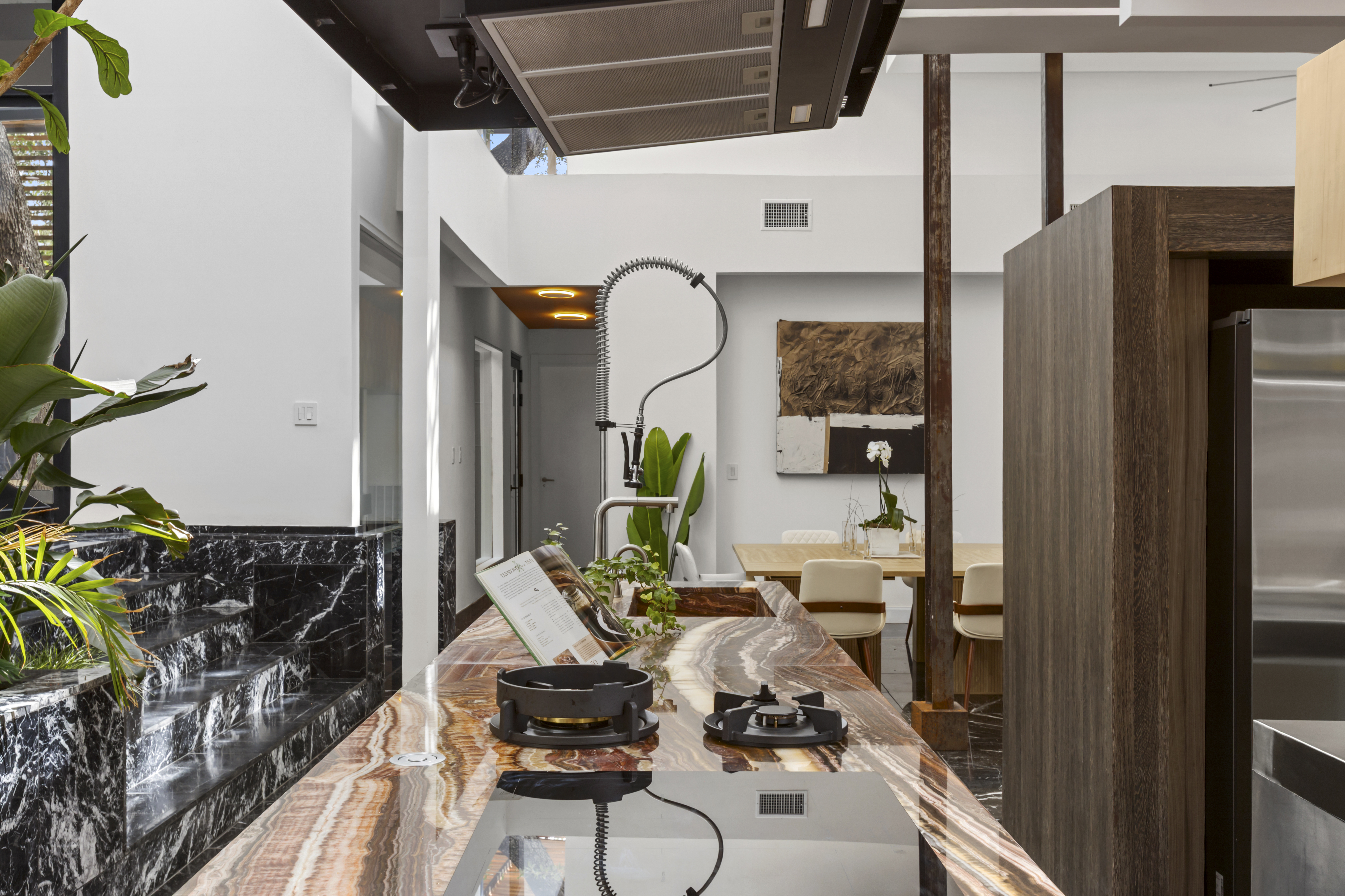  Architectural Masterpiece in Oak Hills - 物件實景