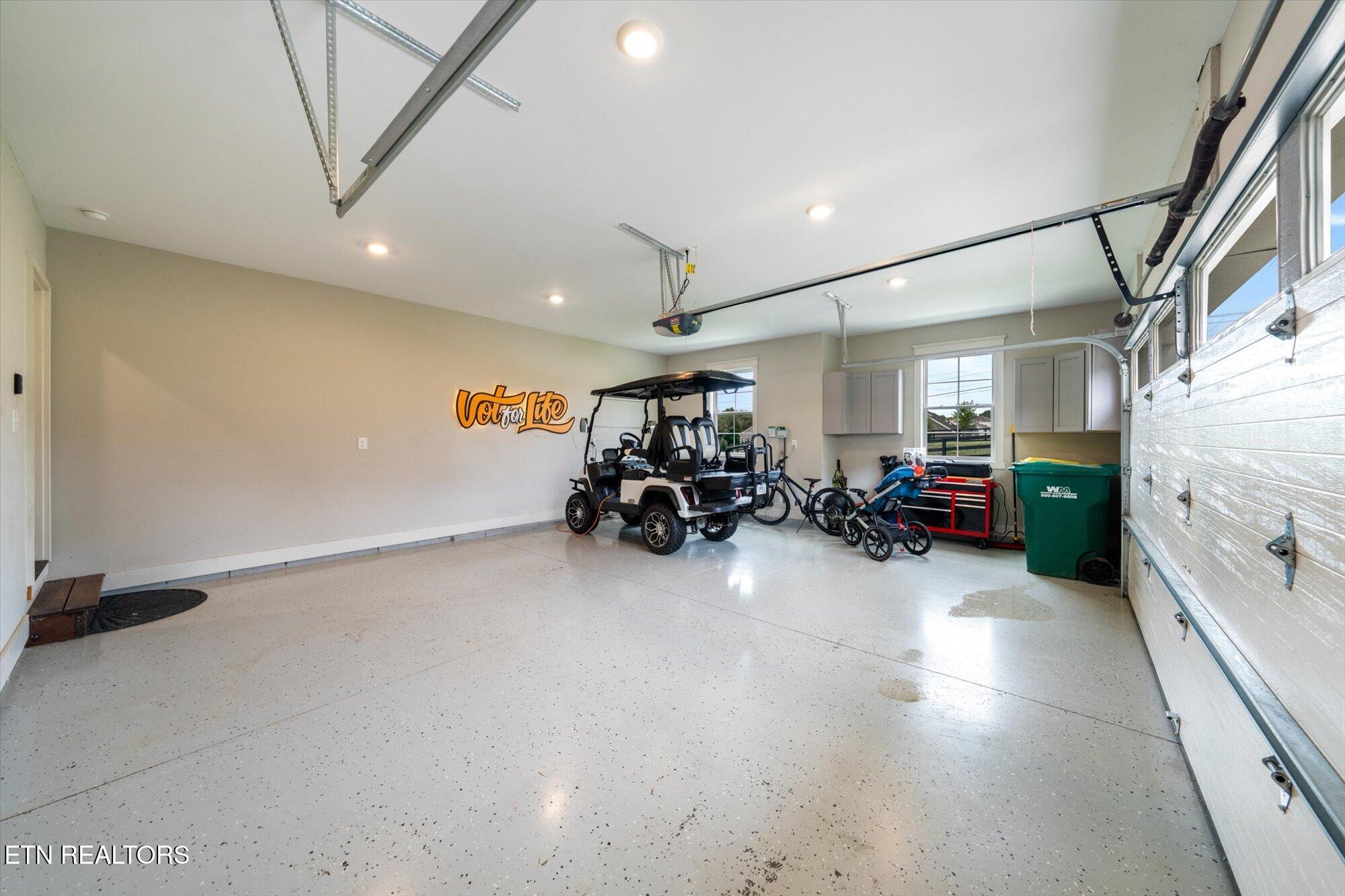 Knoxville, Tennessee, 37934, United States, 5 Bedrooms Bedrooms, ,4 BathroomsBathrooms,Residential,For Sale,1914277