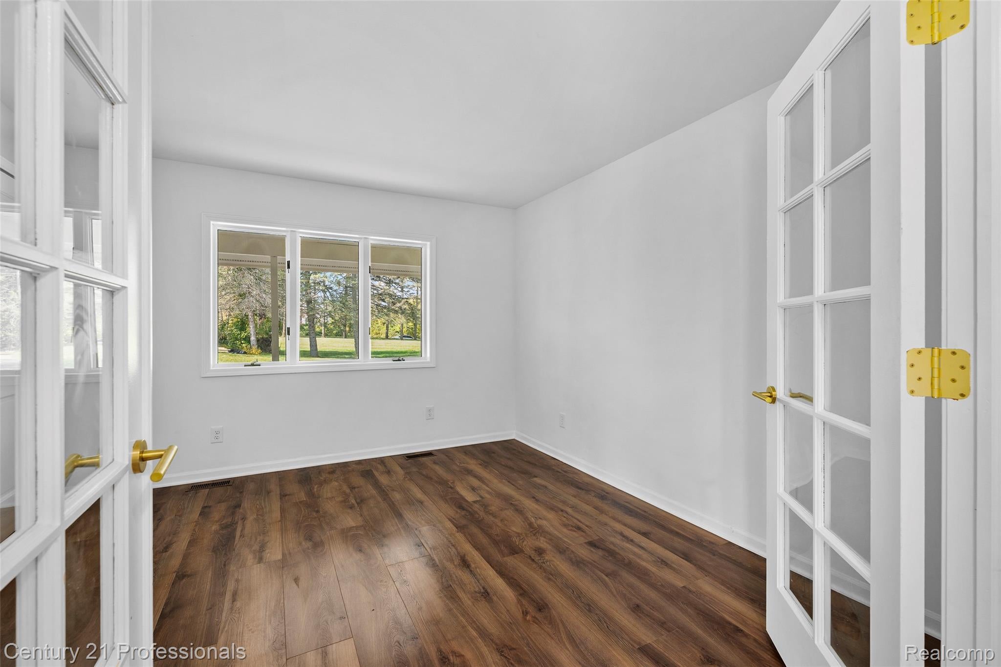 Davisburg, Michigan, 48350, United States, 5 Bedrooms Bedrooms, ,4 BathroomsBathrooms,Residential,For Sale,1982233