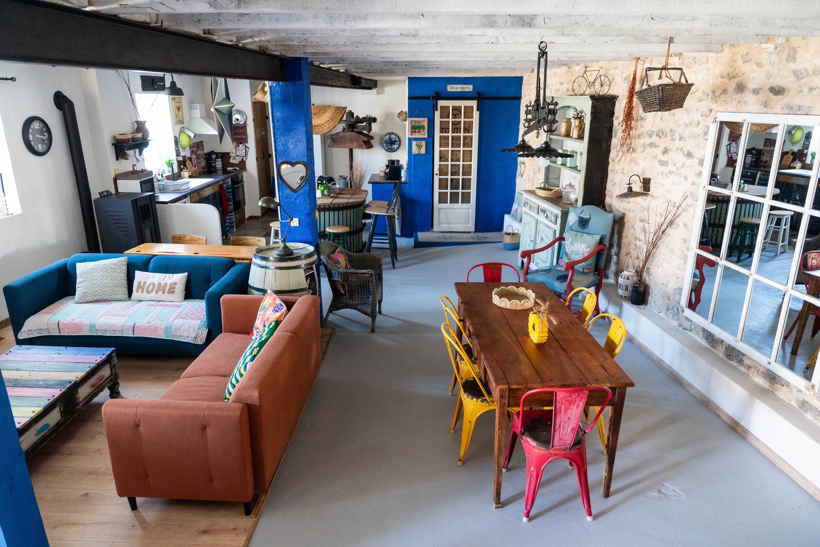  CHARMING BOHEMIAN-CHIC ESTATE – GUEST HOUSE BUSINESS WITH COTTAGES AND POOL, 6 … - 物件實景