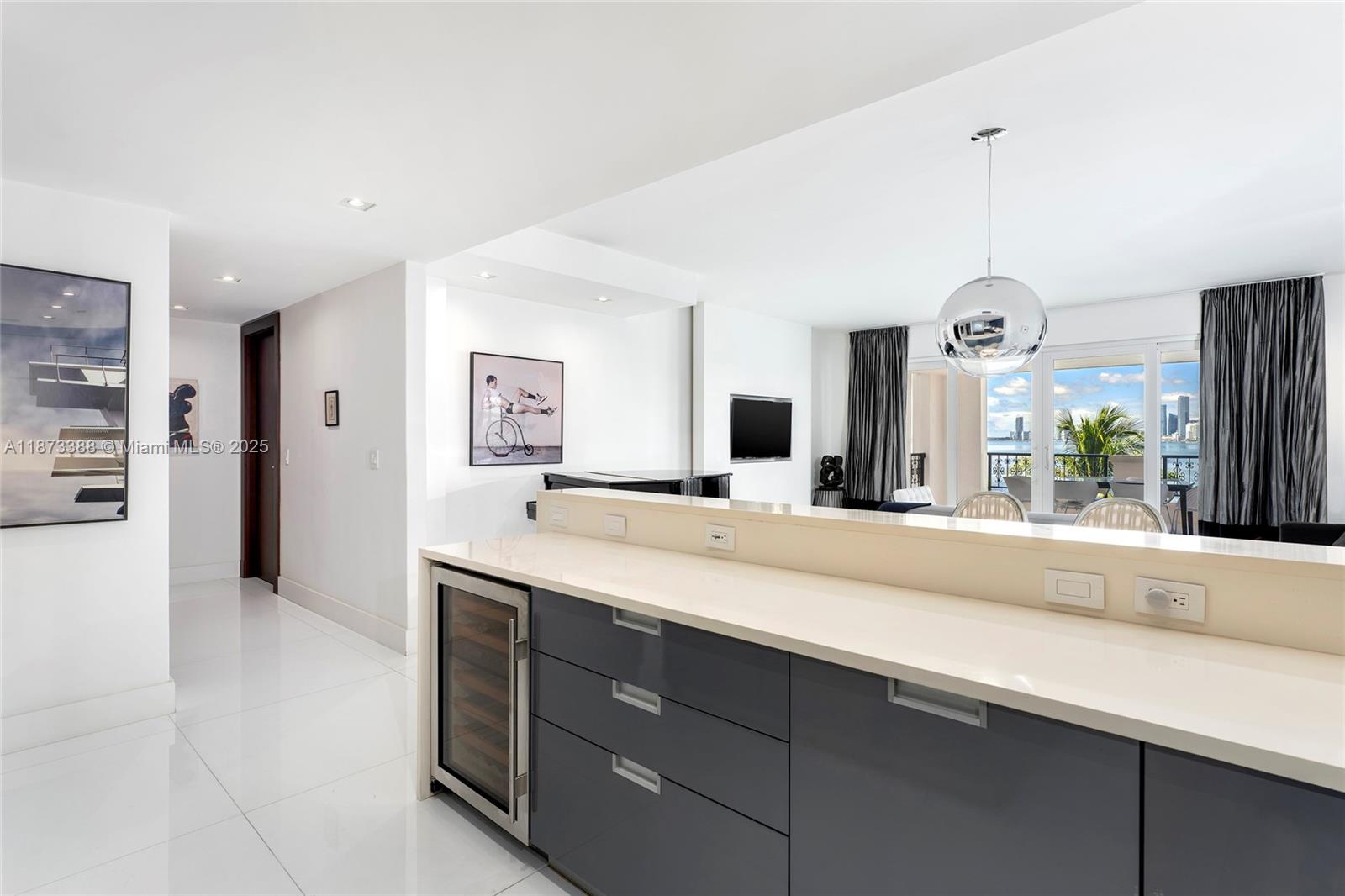 Miami, Florida, 33109, United States, 3 Bedrooms Bedrooms, ,3 BathroomsBathrooms,Residential,For Sale,1940936