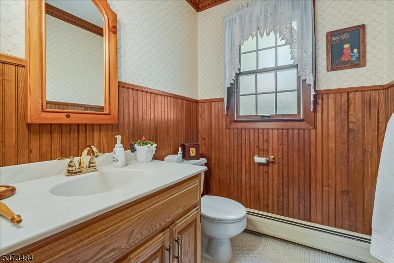 West Milford Twp., New Jersey, 07480-1601, United States, 4 Bedrooms Bedrooms, ,3 BathroomsBathrooms,Residential,For Sale,1928755