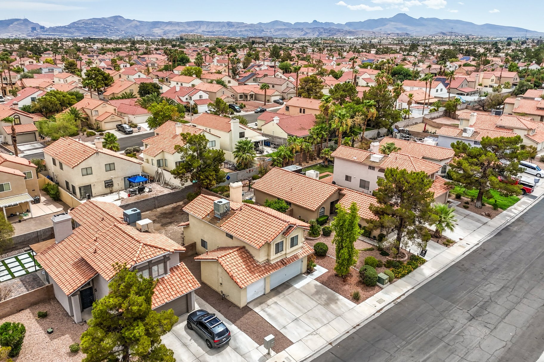  Fresh, Spacious & Move-In Ready — Green Valley Home on an Oversized Lot - 物件實景