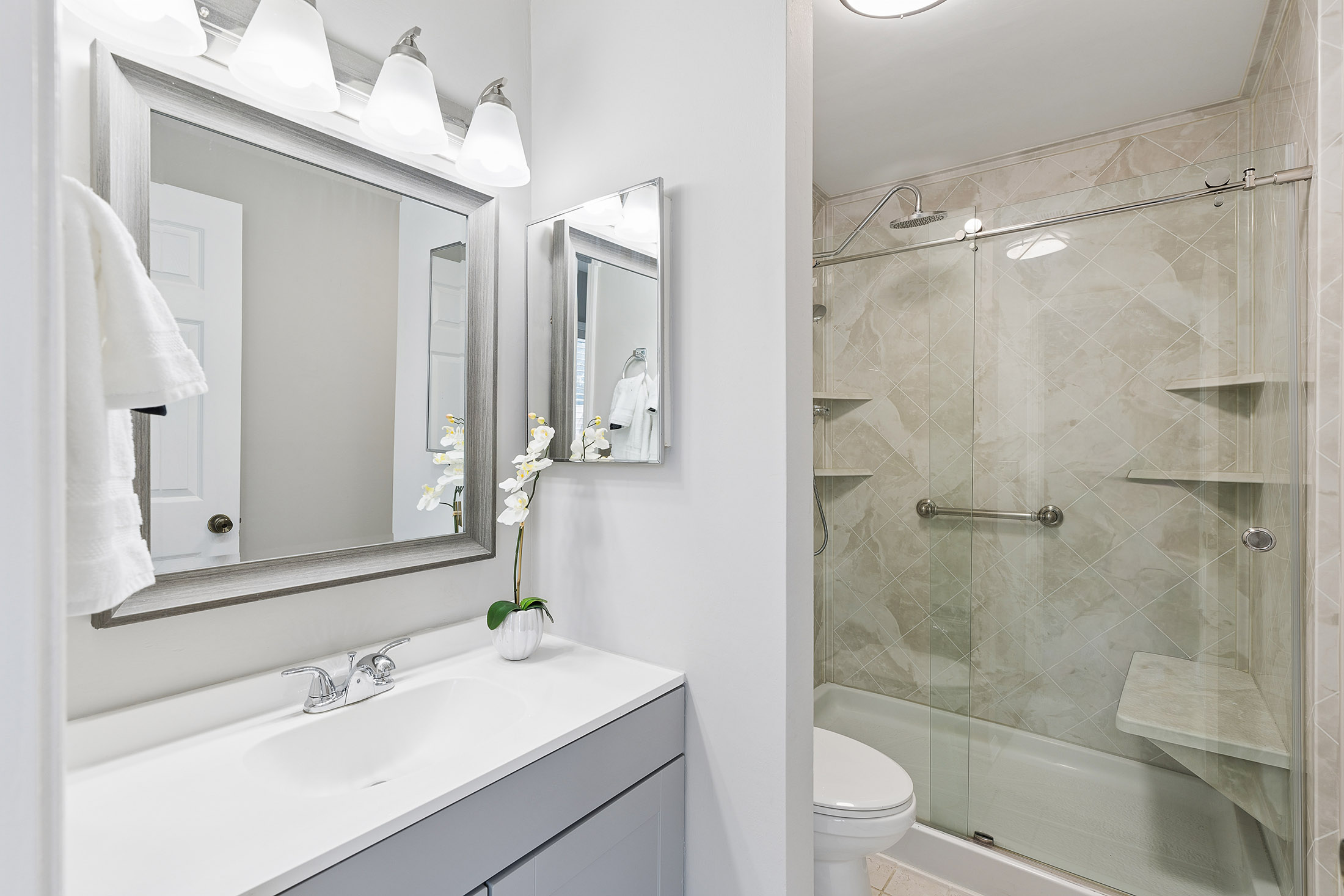  Beautifully Updated Fee Simple Townhome in an Exceptional Brookhaven Location - 物件實景