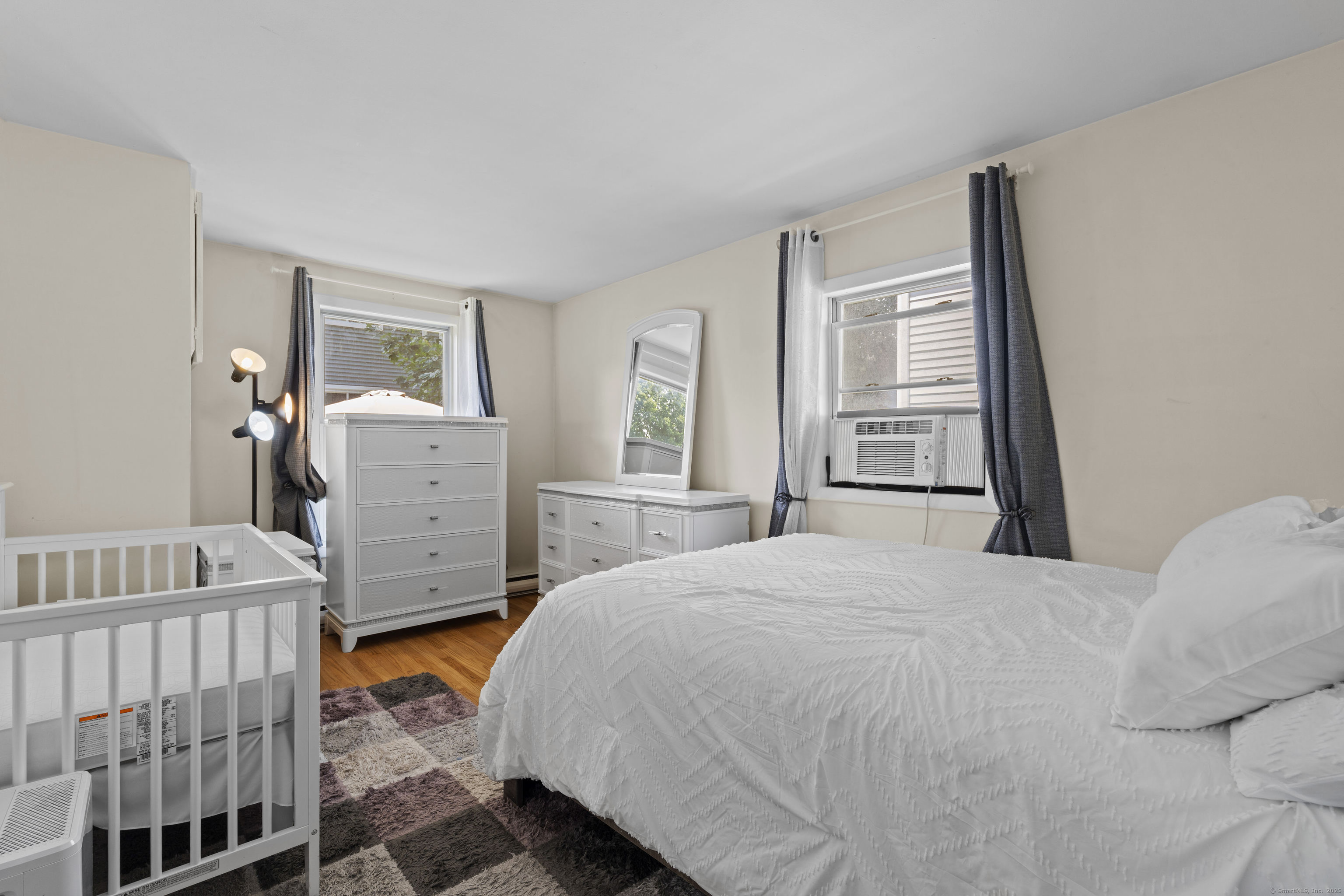 Milford, Connecticut, 06460, United States, 3 Bedrooms Bedrooms, ,2 BathroomsBathrooms,Residential,For Sale,1896652
