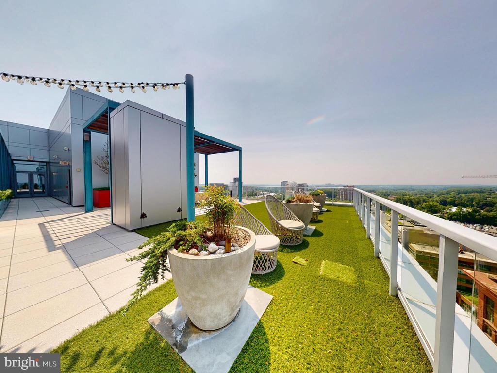 Rockville, Maryland, 20852, United States, 2 Bedrooms Bedrooms, ,2 BathroomsBathrooms,Residential,For Sale,1861250