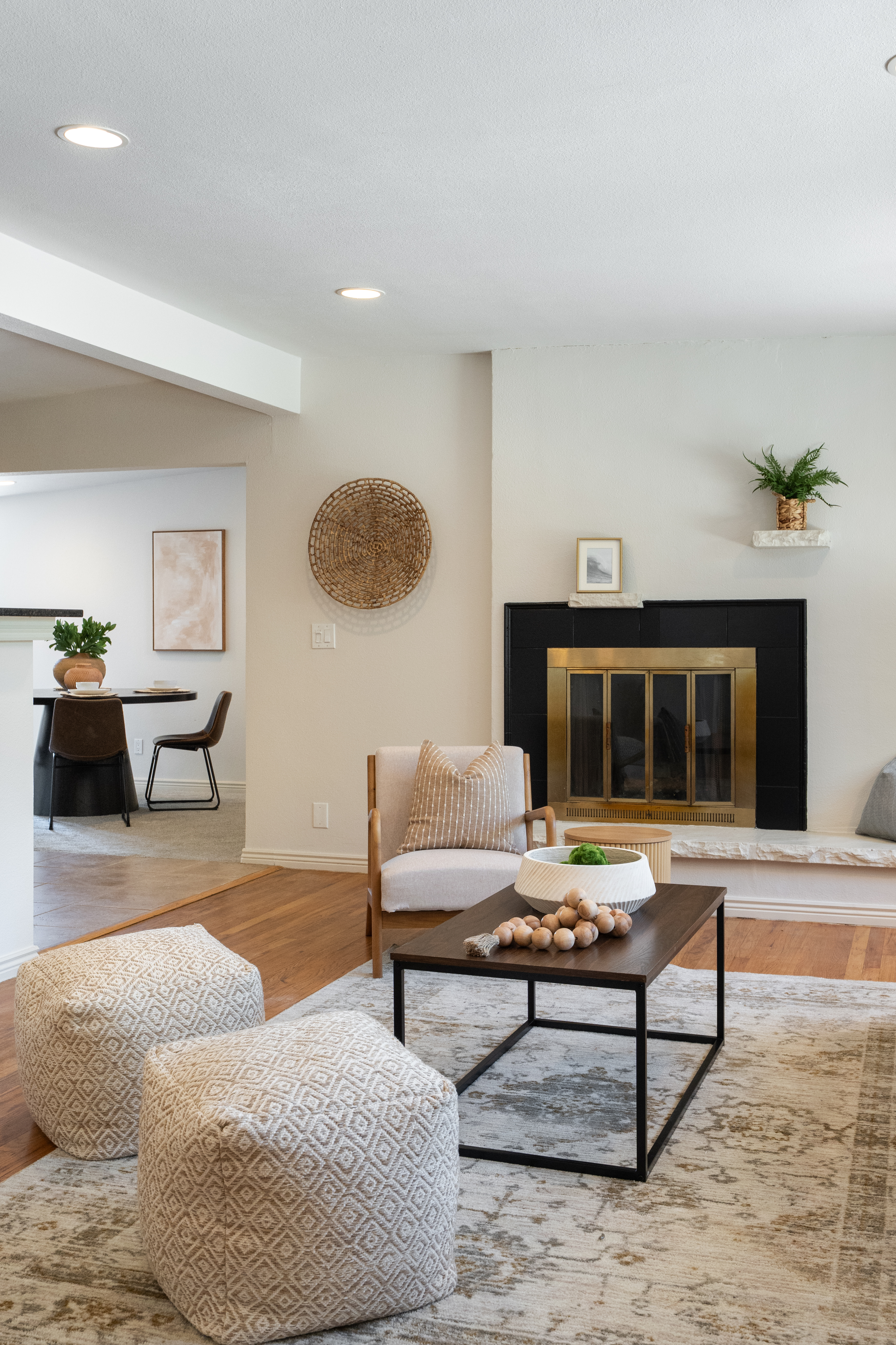  Beautiful mid-century modern home offering the perfect blend - 物件實景