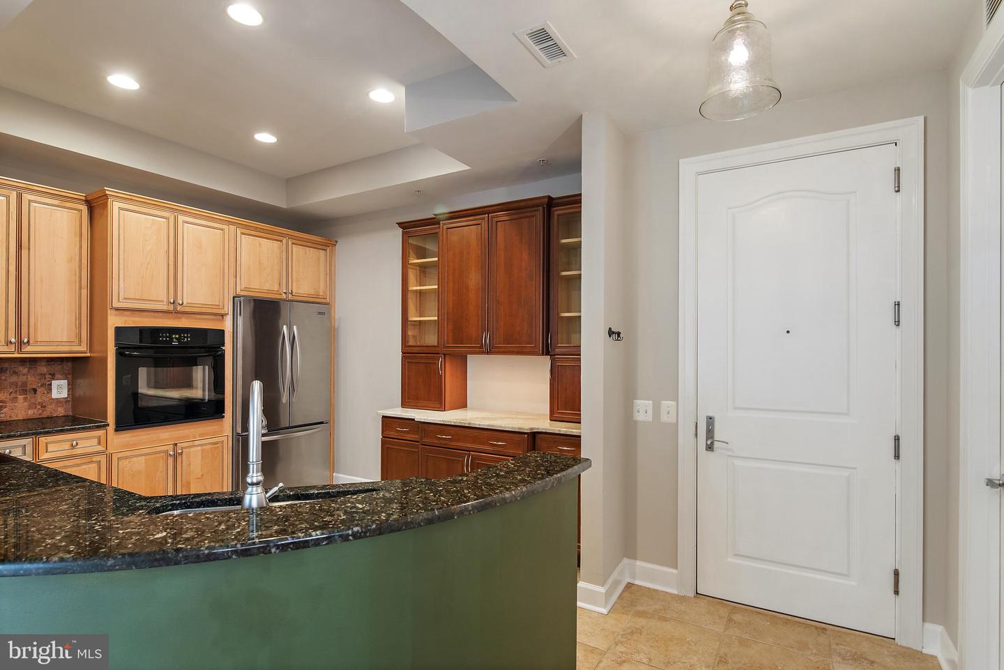 Annapolis, Maryland, 21401, United States, 2 Bedrooms Bedrooms, ,2 BathroomsBathrooms,Residential,For Sale,1848814