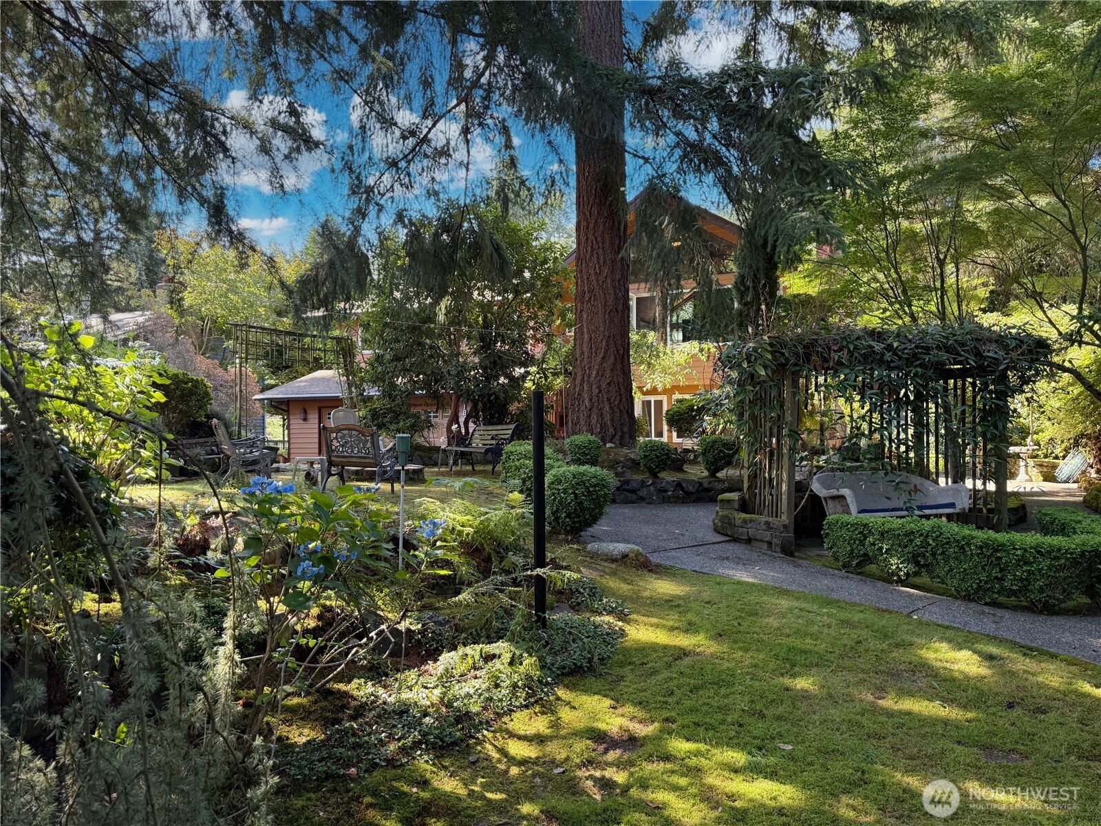 Edmonds, Washington, 98026, United States, 4 Bedrooms Bedrooms, ,2 BathroomsBathrooms,Residential,For Sale,1923504