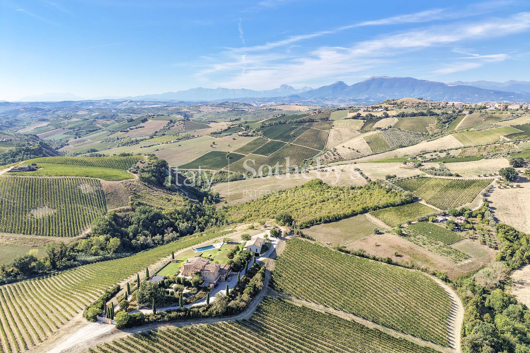  Country estate with vineyards and pool in Le Marche - 物件實景