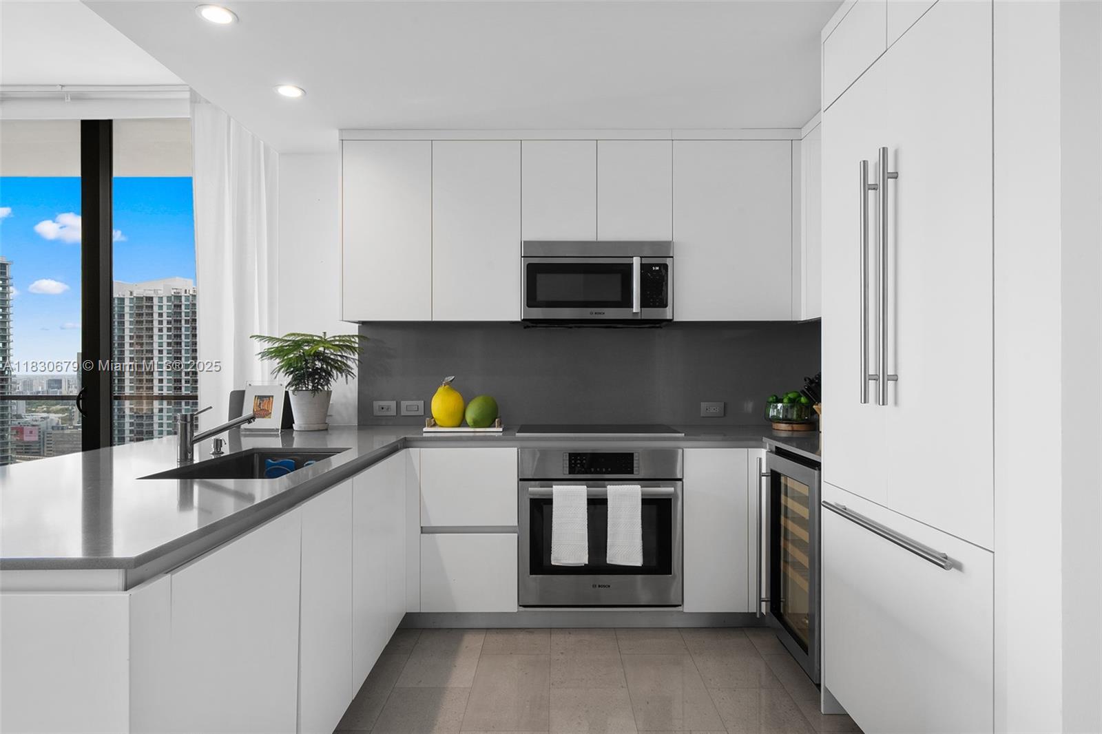 Miami, Florida, 33131, United States, 2 Bedrooms Bedrooms, ,3 BathroomsBathrooms,Residential,For Sale,1877459