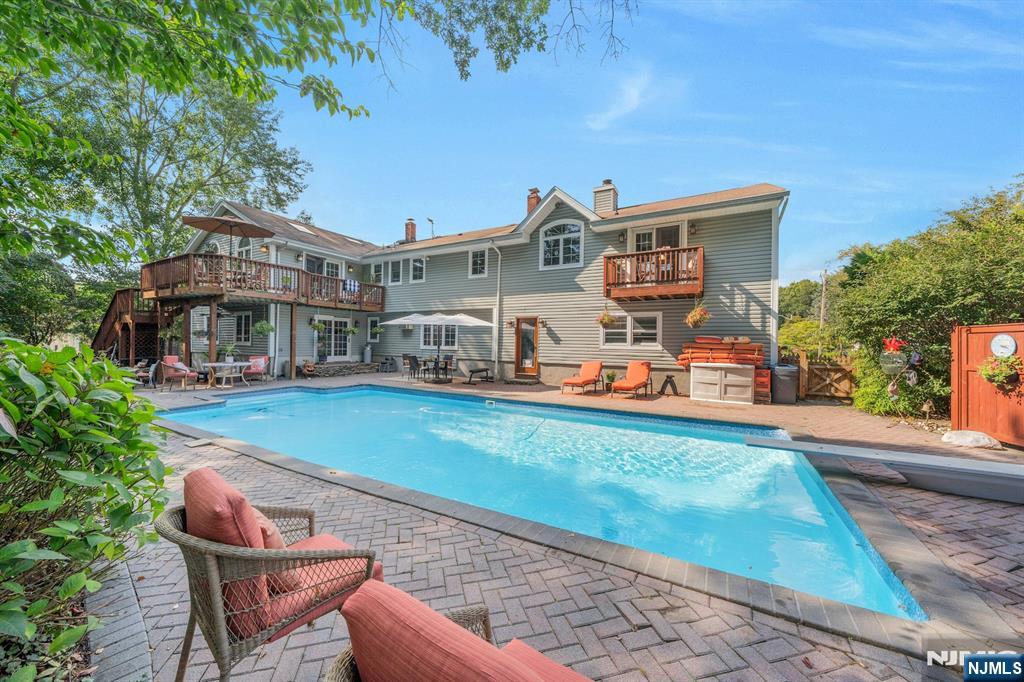 Montvale, New Jersey, 07645, United States, 6 Bedrooms Bedrooms, ,4 BathroomsBathrooms,Residential,For Sale,1950973