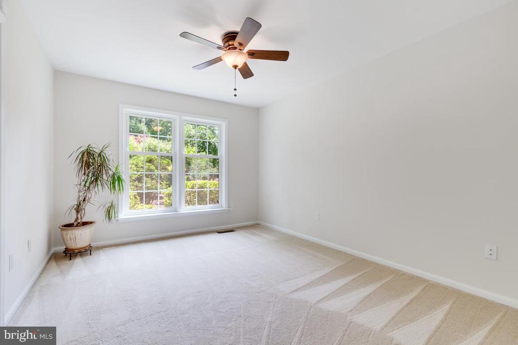 Fairfax, Virginia, 22030, United States, 3 Bedrooms Bedrooms, ,3 BathroomsBathrooms,Residential,For Sale,1904338