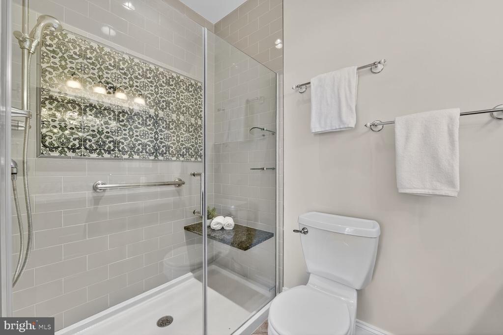 Arlington, Virginia, 22213, United States, 5 Bedrooms Bedrooms, ,5 BathroomsBathrooms,Residential,For Sale,1982488