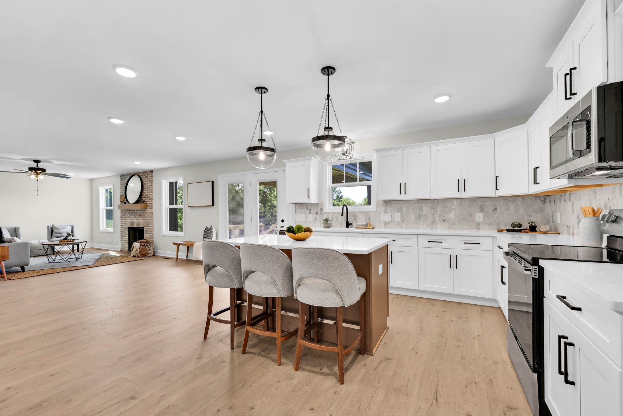 Clarksville, Tennessee, 37040, United States, 4 Bedrooms Bedrooms, ,3 BathroomsBathrooms,Residential,For Sale,1974030