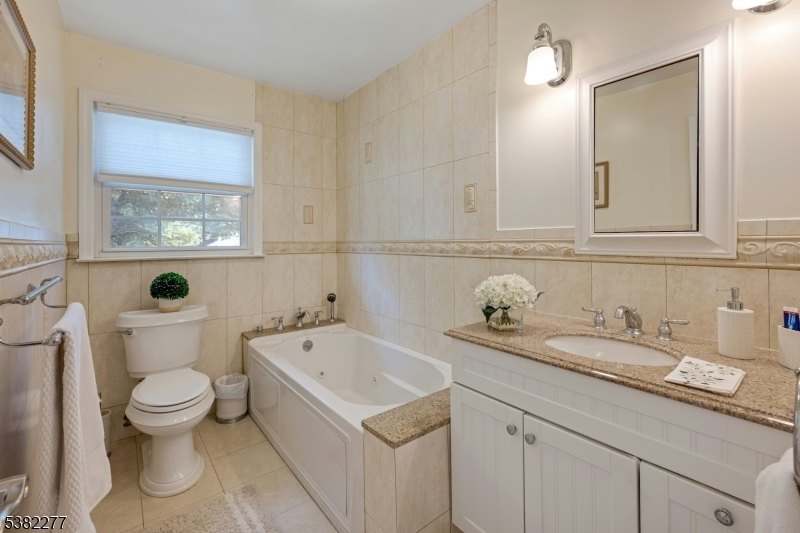 Springfield Twp., New Jersey, 07081, United States, 4 Bedrooms Bedrooms, ,3 BathroomsBathrooms,Residential,For Sale,1938892