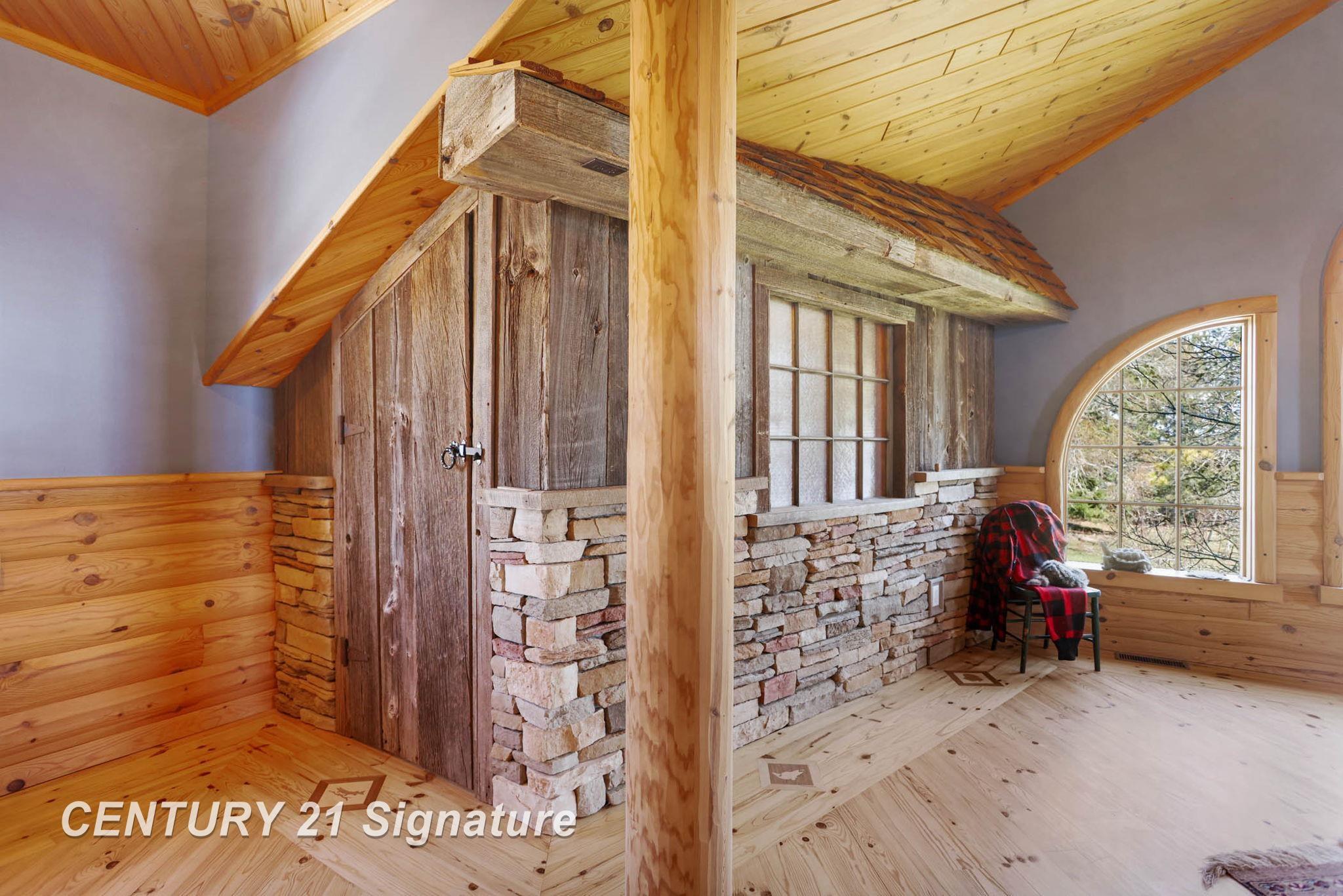 Hemlock, Michigan, 48626, United States, 6 Bedrooms Bedrooms, ,5 BathroomsBathrooms,Residential,For Sale,1984080