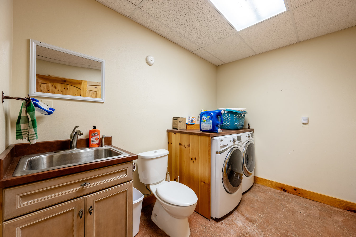 Sheridan, Wyoming, 82801, United States, 2 Bedrooms Bedrooms, ,2 BathroomsBathrooms,Residential,For Sale,1982775