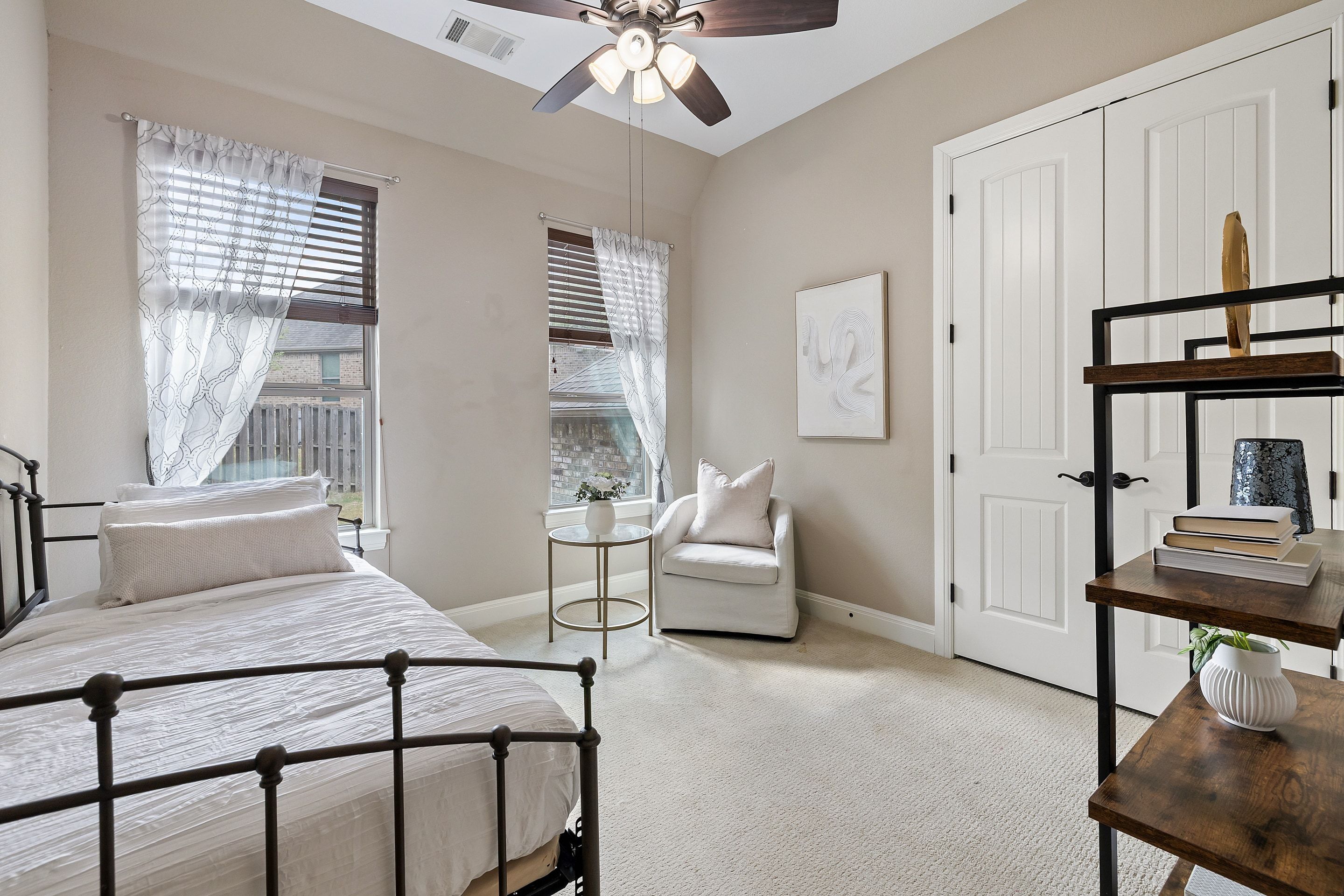  Refined Rocky Creek Living with Private Backyard Oasis - 物件實景