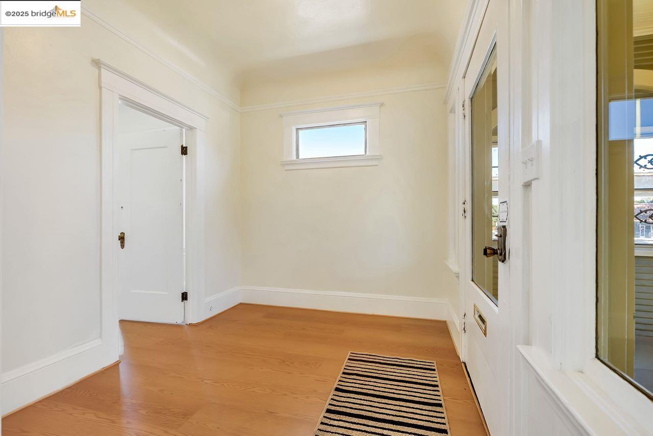 Oakland, California, 94608, United States, 6 Bedrooms Bedrooms, ,3 BathroomsBathrooms,Residential,For Sale,1939780