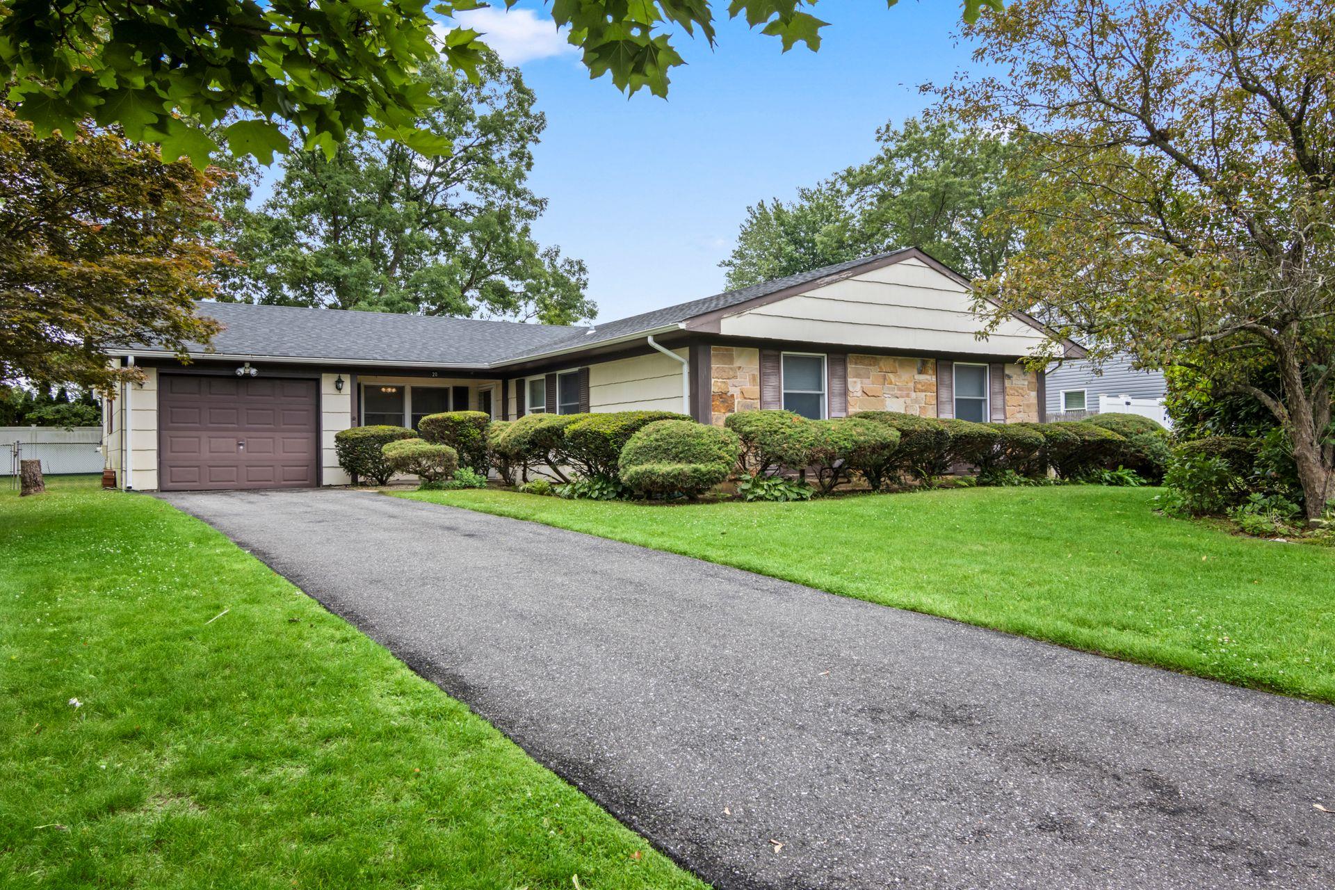 South Setauket, New York, 11720, United States, 3 Bedrooms Bedrooms, ,2 BathroomsBathrooms,Residential,For Sale,1865842
