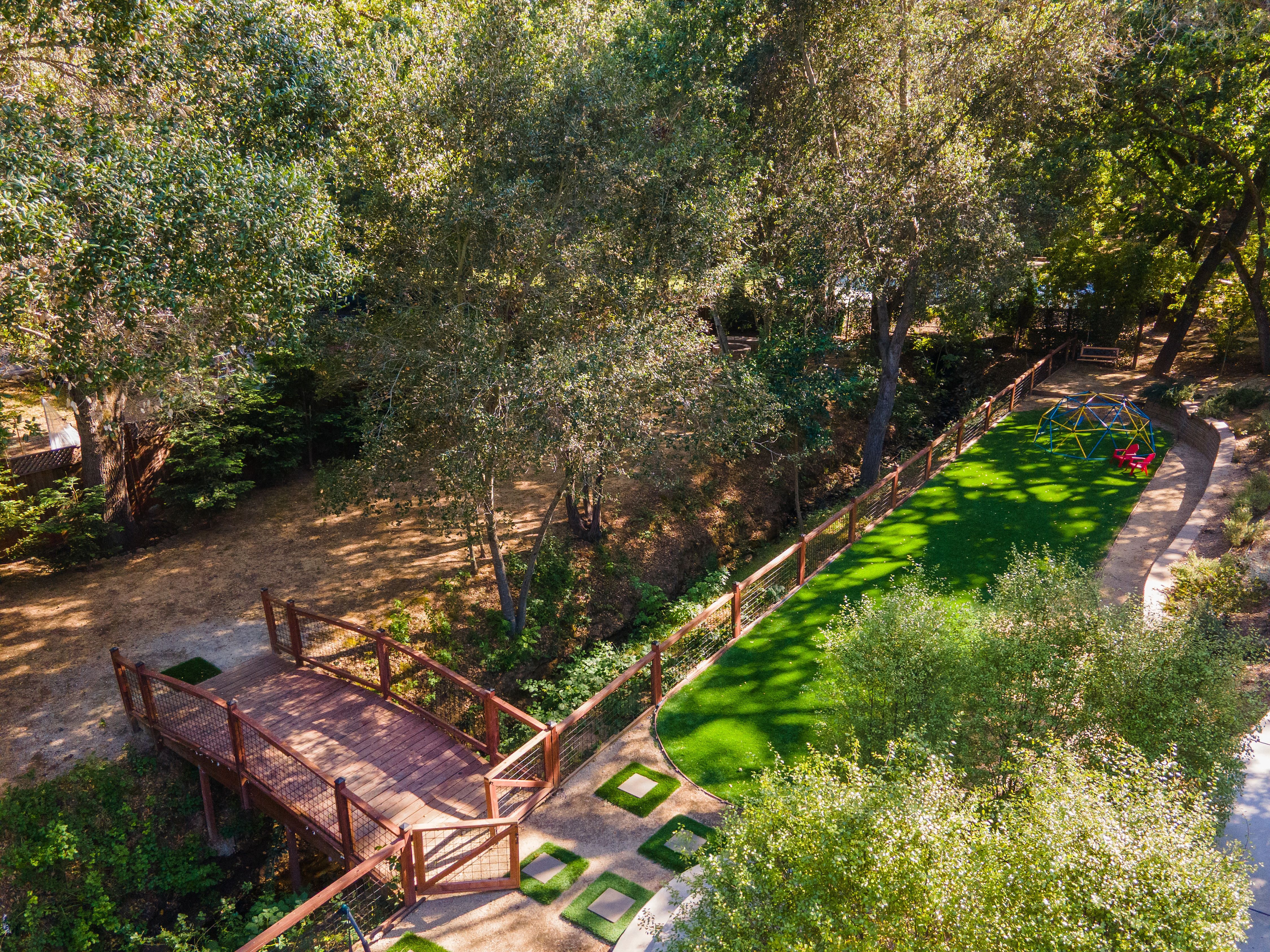  Private Gated Sanctuary With Expansive Outdoor Living - 物件實景