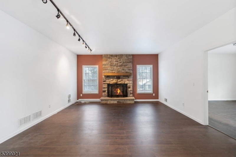 Lafayette Twp., New Jersey, 07848, United States, 5 Bedrooms Bedrooms, ,4 BathroomsBathrooms,Residential,For Sale,2003024