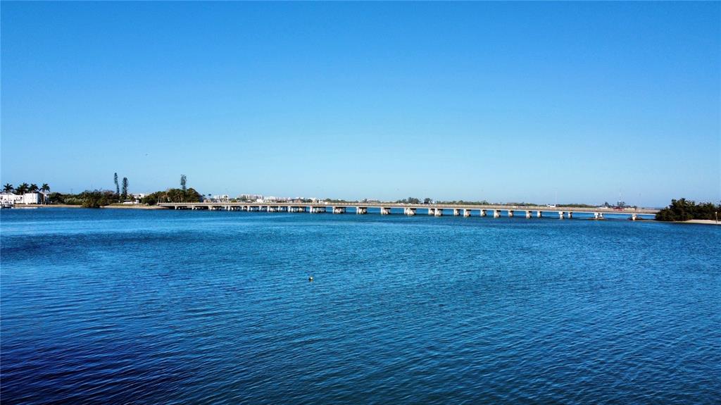 109 N Warbler Lane, Sarasota, Florida, 34236, United States, 4 Bedrooms Bedrooms, ,5 BathroomsBathrooms,Residential,For Sale,109 N Warbler Lane,1682653