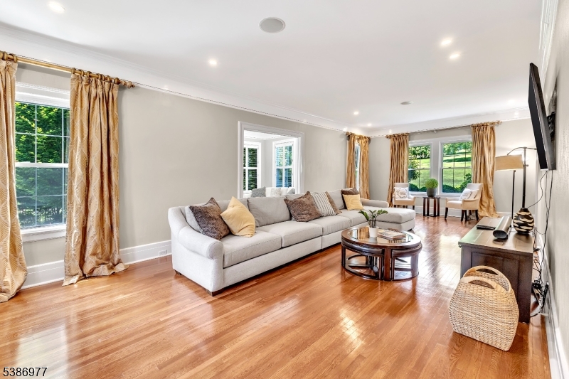 Montclair Twp., New Jersey, 07042, United States, 6 Bedrooms Bedrooms, ,6 BathroomsBathrooms,Residential,For Sale,1993497