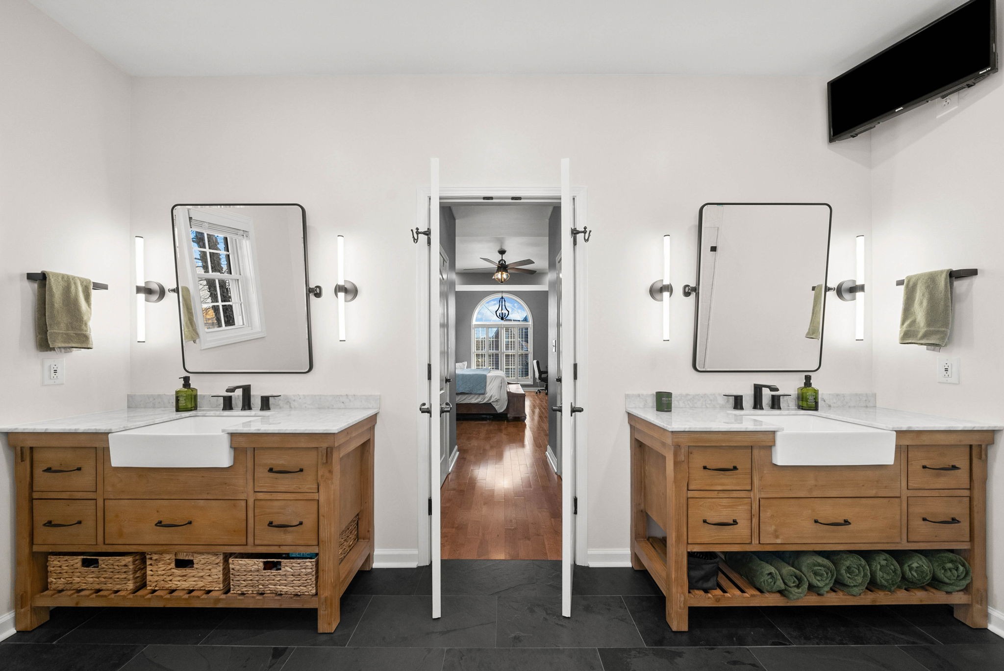 Clarksville, Tennessee, 37043, United States, 5 Bedrooms Bedrooms, ,3 BathroomsBathrooms,Residential,For Sale,2009051