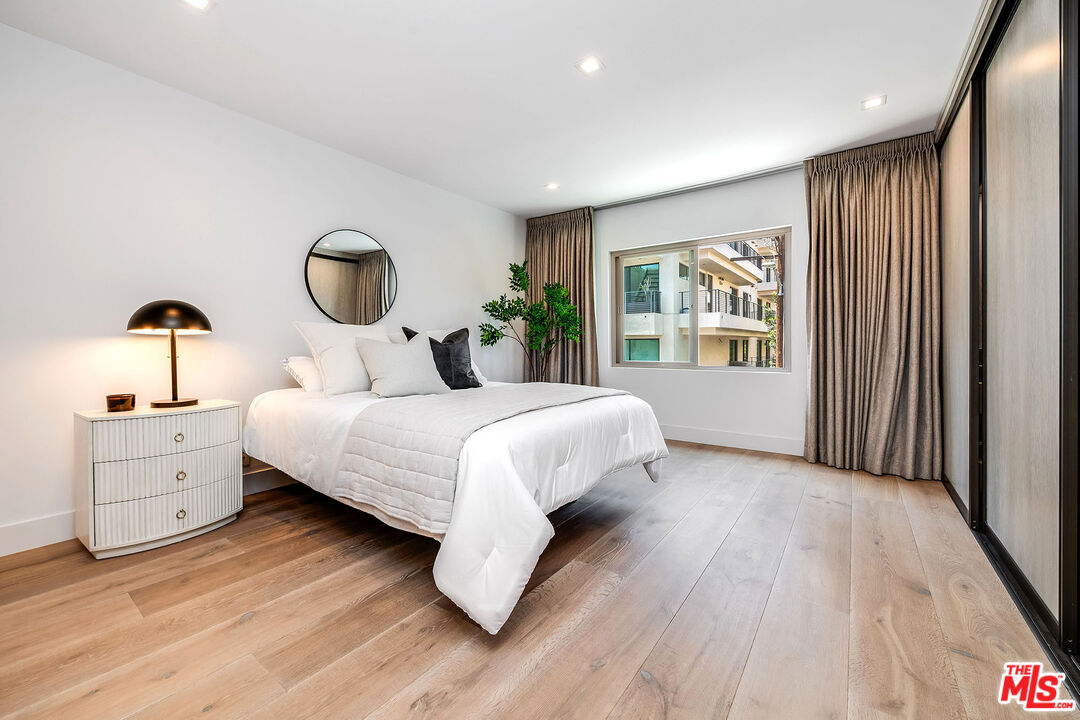 Beverly Hills, California, 90210, United States, 1 Bedroom Bedrooms, ,2 BathroomsBathrooms,Residential,For Sale,1902812