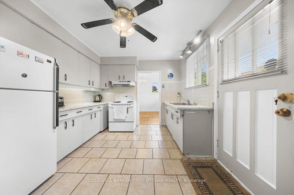 Ottawa, Ontario, K2A 1N7, CA, 3 Bedrooms Bedrooms, ,2 BathroomsBathrooms,Residential,For Sale,1924987