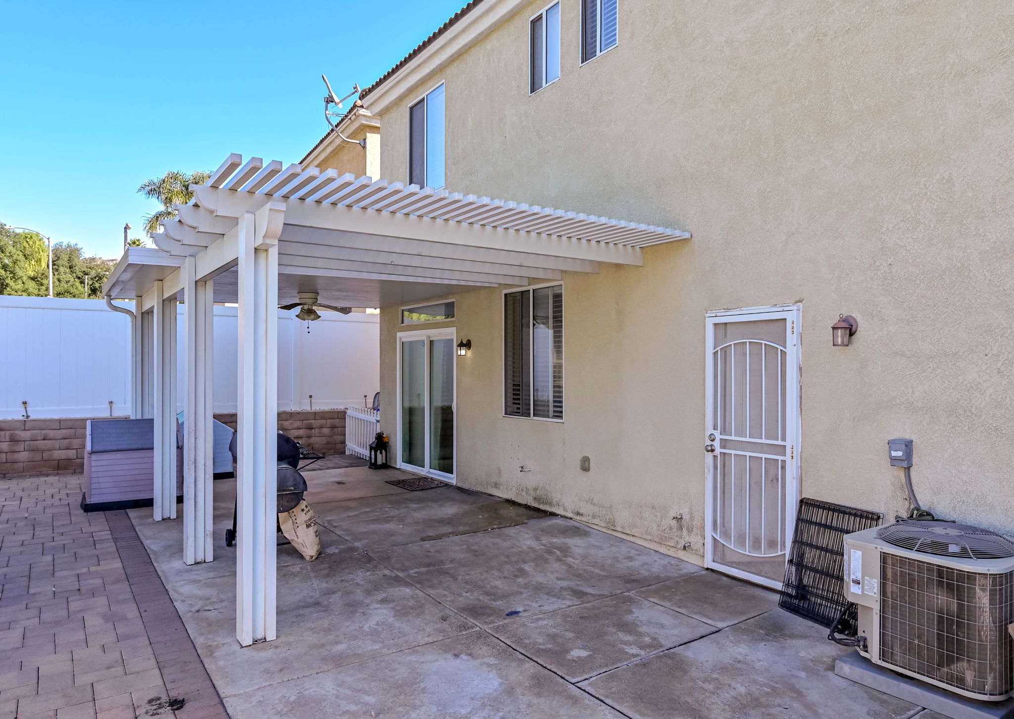 Corona, California, 92879, United States, 2 Bedrooms Bedrooms, ,3 BathroomsBathrooms,Residential,For Sale,2008178