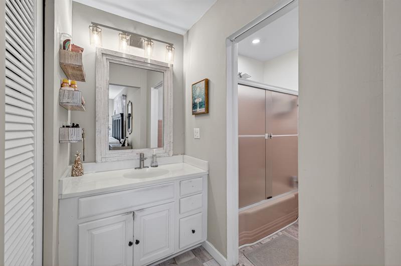 Oakland Park, Florida, 33334, United States, 3 Bedrooms Bedrooms, ,2 BathroomsBathrooms,Residential,For Sale,1986297