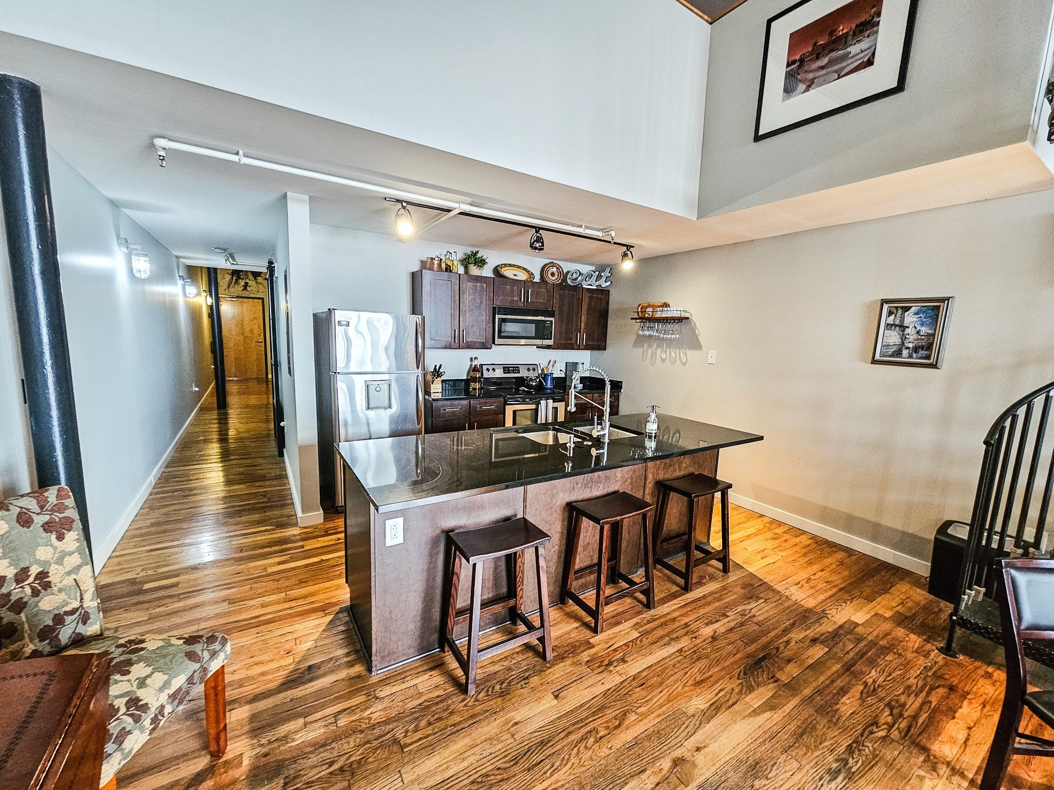 Nashville, Tennessee, 37219, United States, 2 Bedrooms Bedrooms, ,2 BathroomsBathrooms,Residential,For Sale,1743345