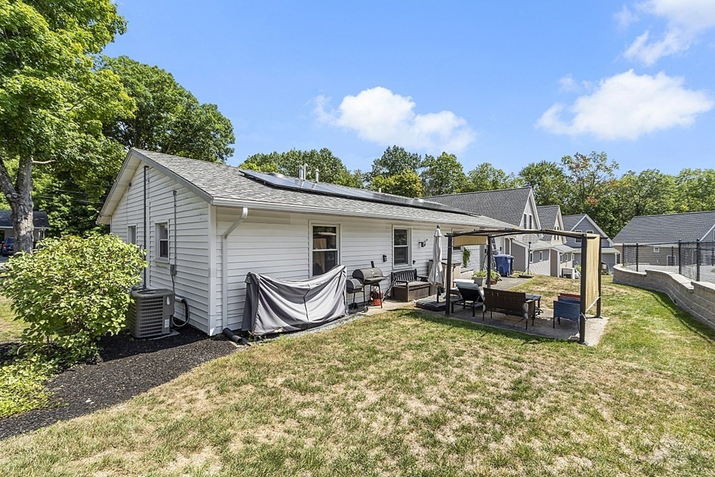 24 Lewis Rd Unit 11, Bedford, Massachusetts, 01730, United States, 3 Bedrooms Bedrooms, ,2 BathroomsBathrooms,Residential,For Sale,24 Lewis Rd Unit 11,1663770