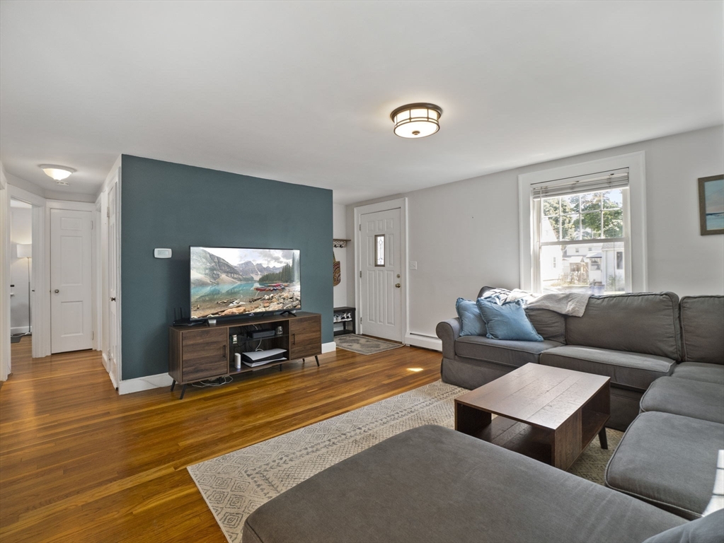 Peabody, Massachusetts, 01960, United States, 2 Bedrooms Bedrooms, ,1 BathroomBathrooms,Residential,For Sale,1930941