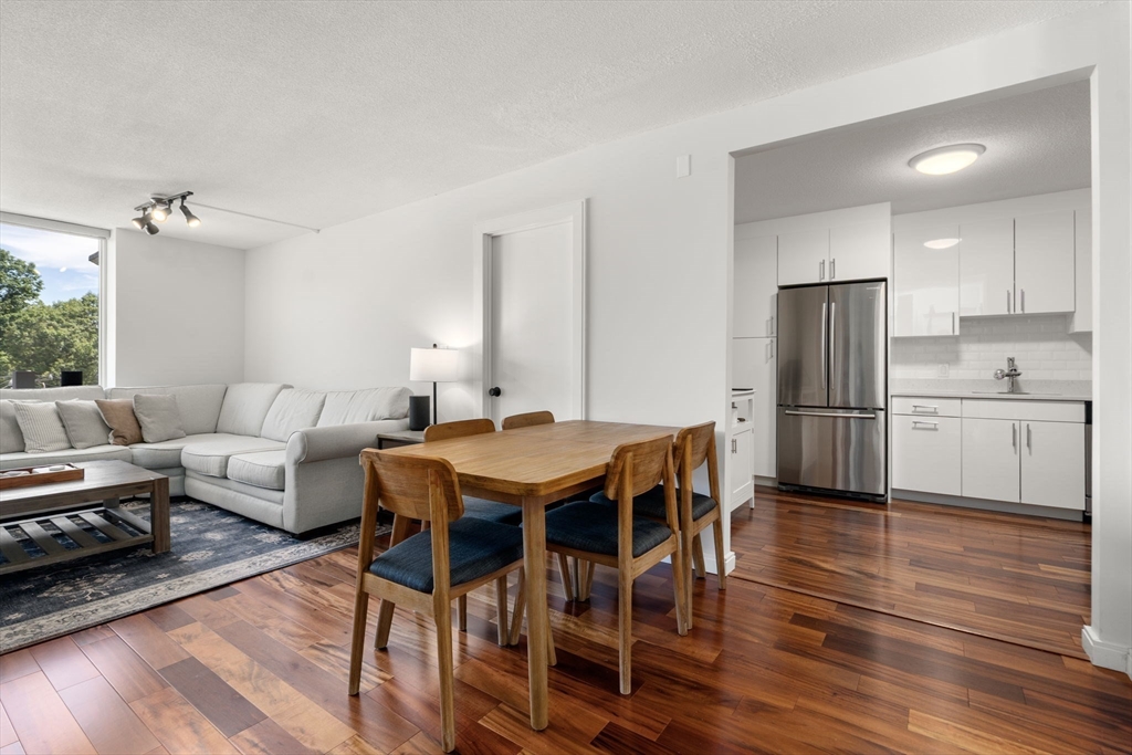 Newton, Massachusetts, 02467, United States, 2 Bedrooms Bedrooms, ,2 BathroomsBathrooms,Residential,For Sale,1901534