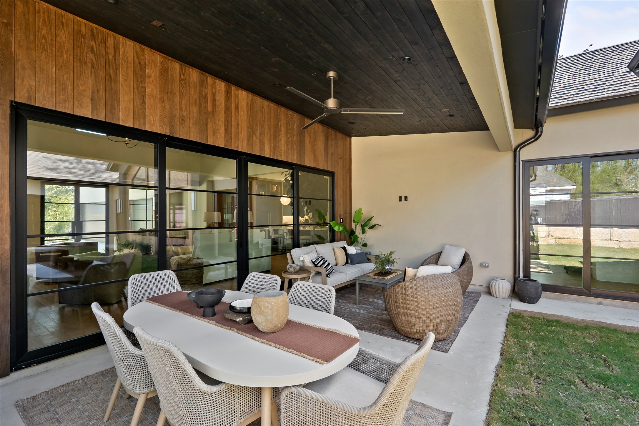 Bryan, Texas, 77807, United States, 3 Bedrooms Bedrooms, ,4 BathroomsBathrooms,Residential,For Sale,1986522