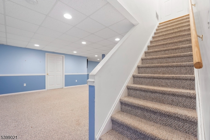 Lafayette Twp., New Jersey, 07848, United States, 5 Bedrooms Bedrooms, ,4 BathroomsBathrooms,Residential,For Sale,2003024