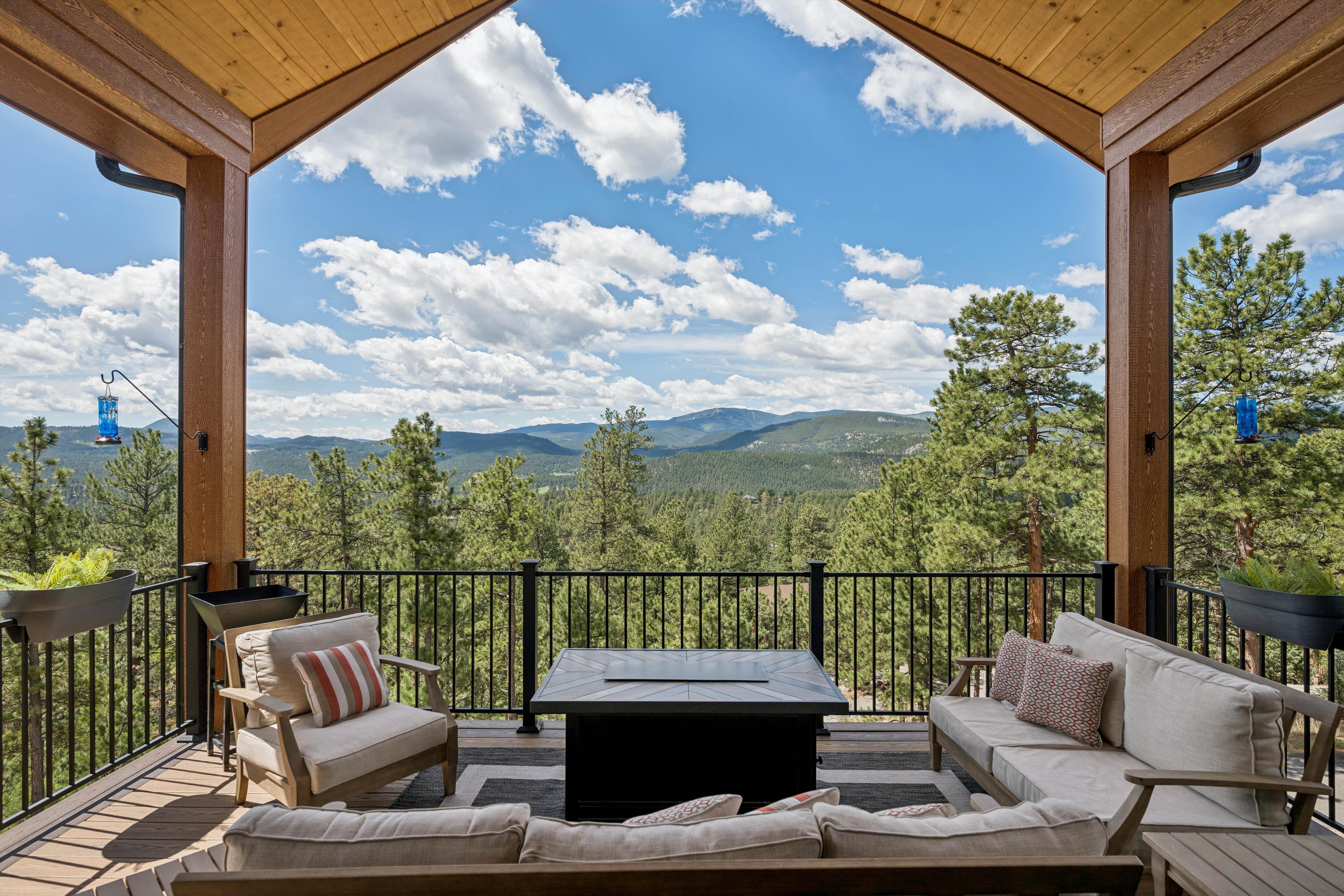  Hiwan Hills Mountain Contemporary with Mt. Blue Sky Views, Chef’s Kitchen & Spa - 物件實景